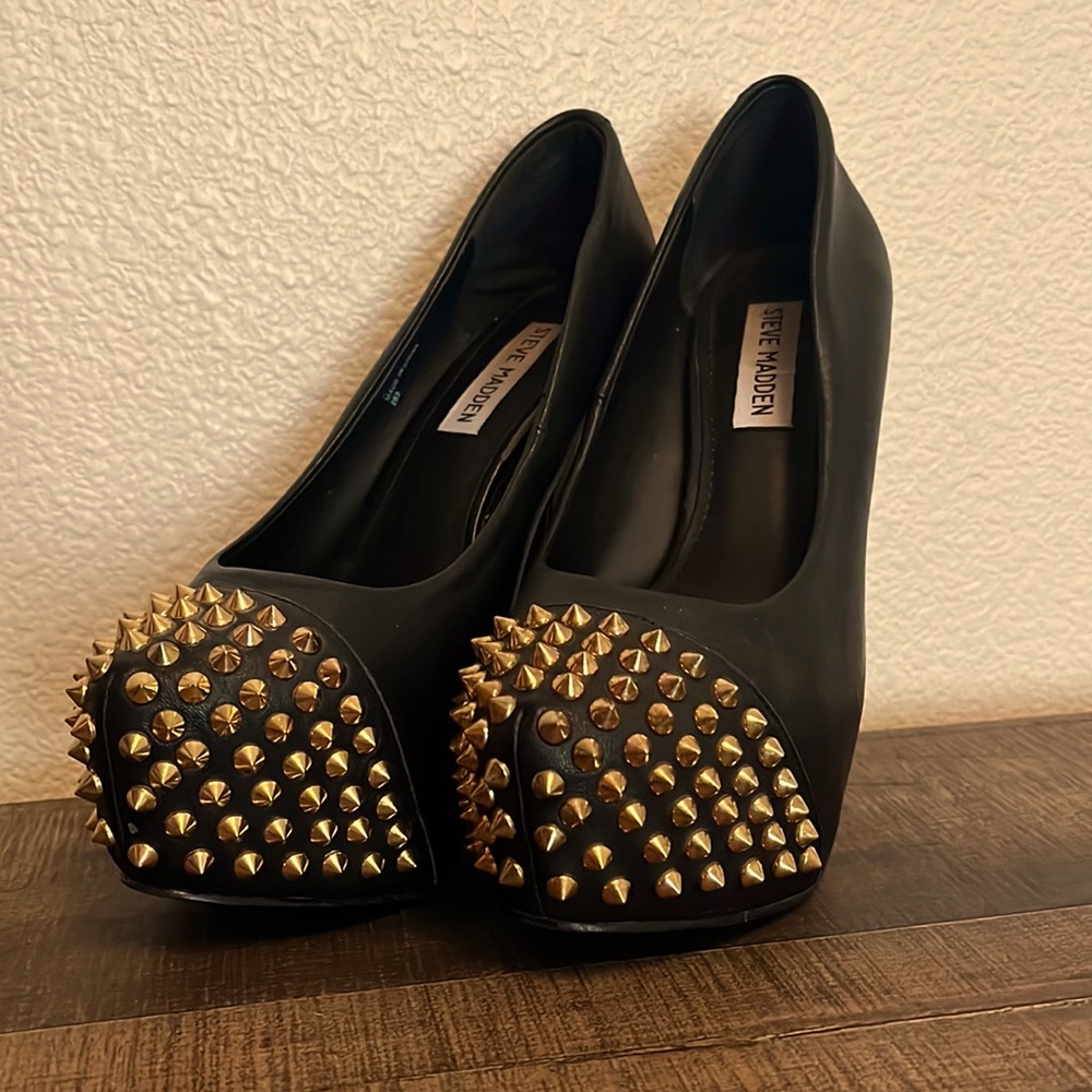 Steve Madden gold studded heels! 🔥🔥🔥
